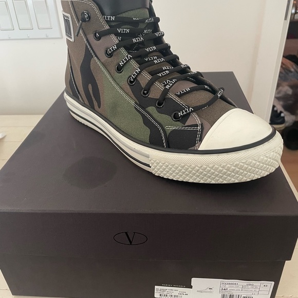 Valentino Sneakers - Picture 3 of 3